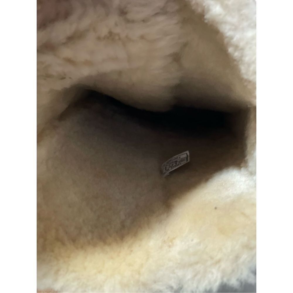 Ugg Bailey Button Triplet Ll Bootsize 8 Suede - image 4